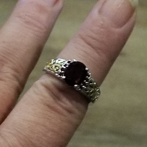 Red Garnet Ring. Size 7 - Picture 4 of 4